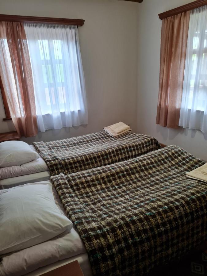 Guest House Shina Omalo Eksteriør billede