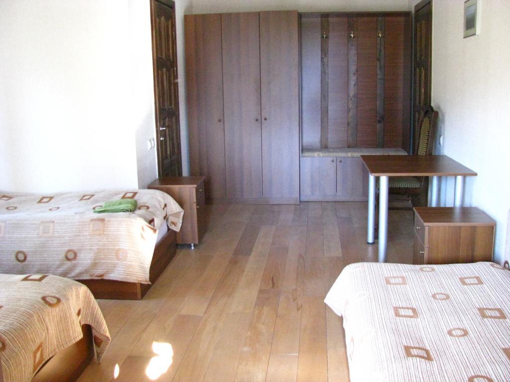 Guest House Shina Omalo Værelse billede