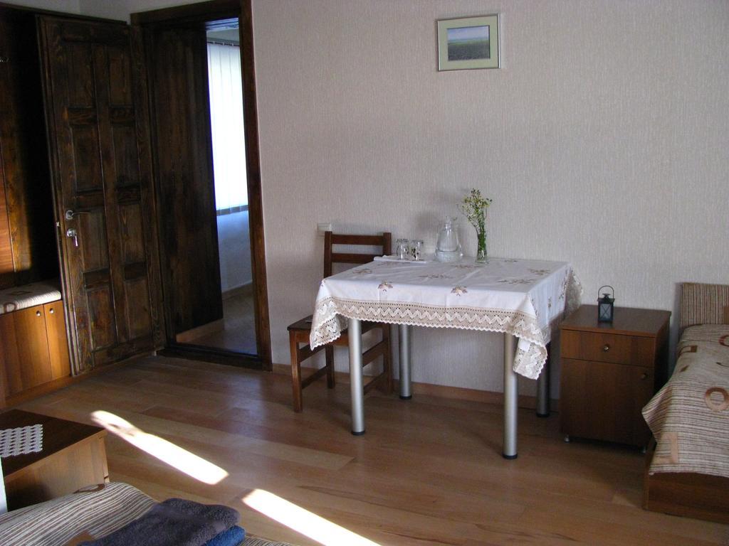 Guest House Shina Omalo Værelse billede